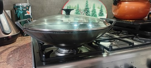 Creuset cast iron 36cm - cast, wok